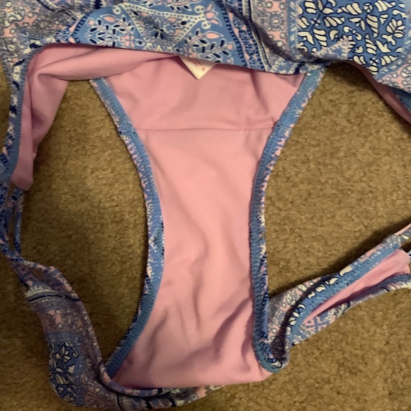 Swimsuit - Picture 3 of 5